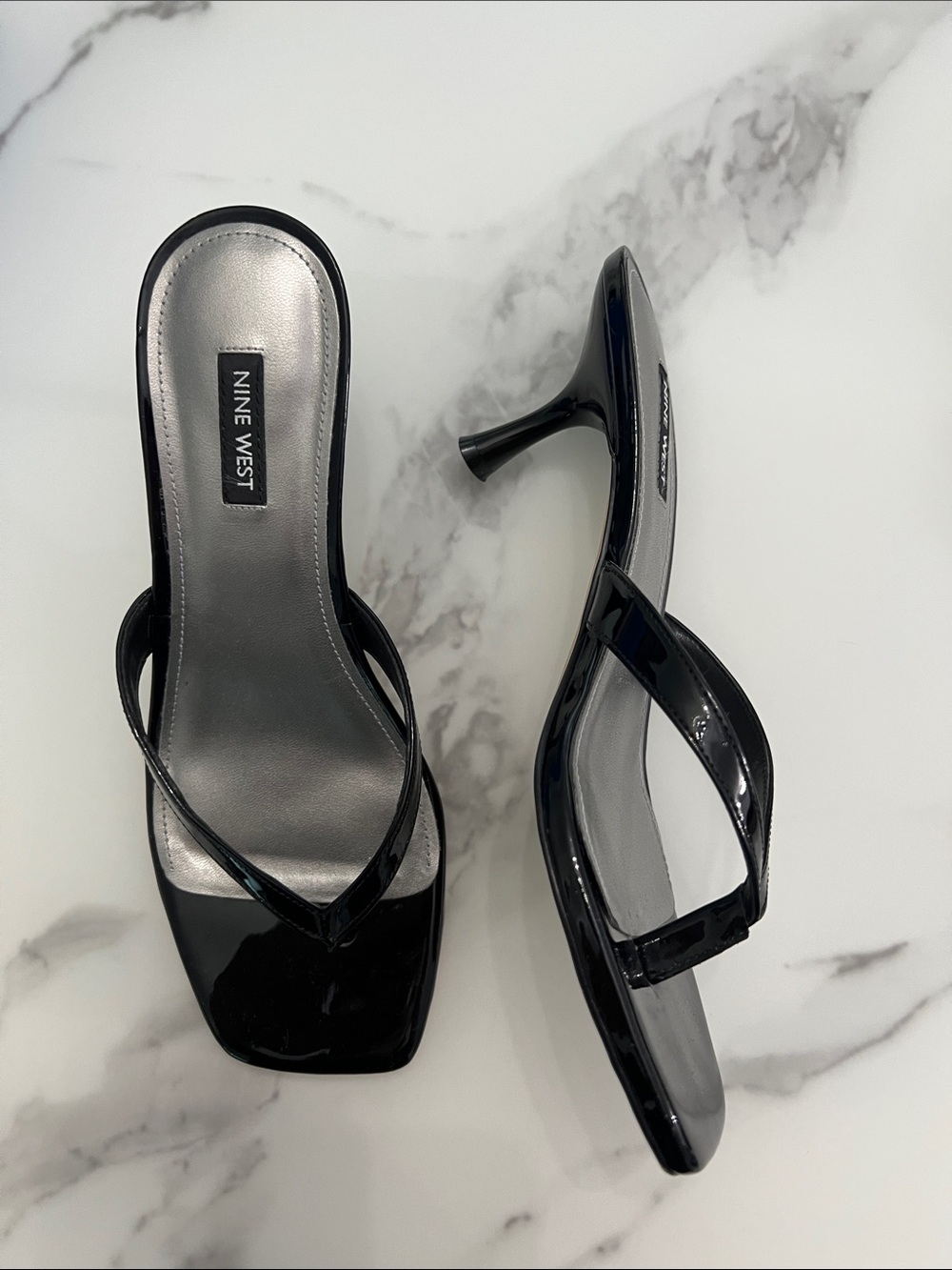 Nine West Black Patent kitten heel thong sandals size 8.5